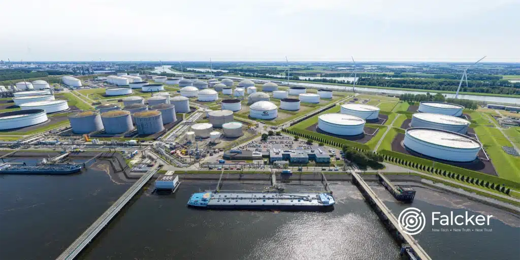 Vopak and Falcker sign agreement