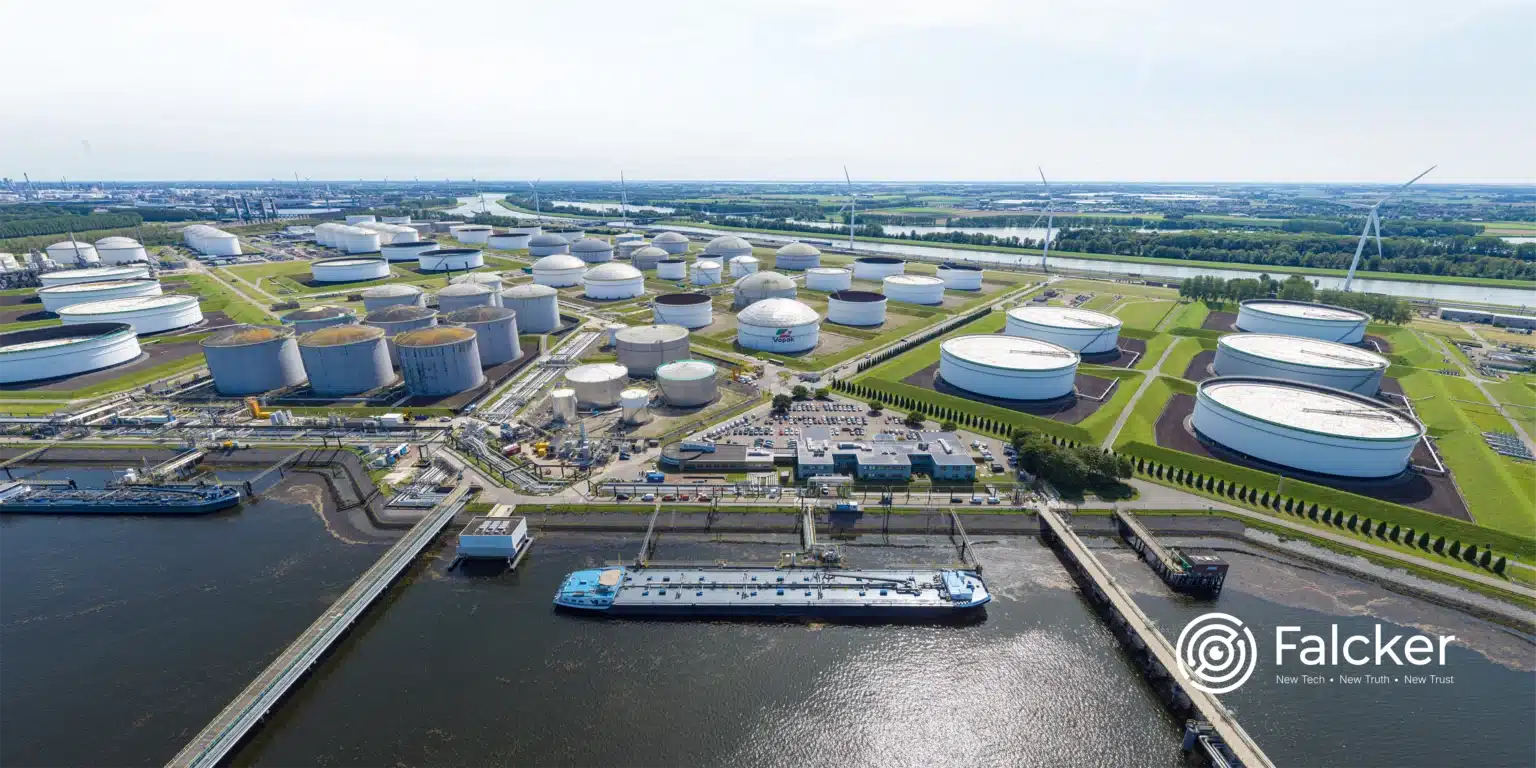 Vopak and Falcker sign agreement